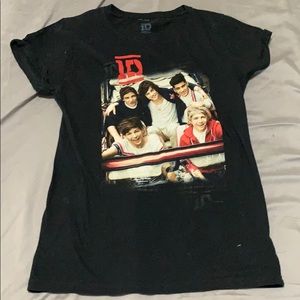 Black 1D tee